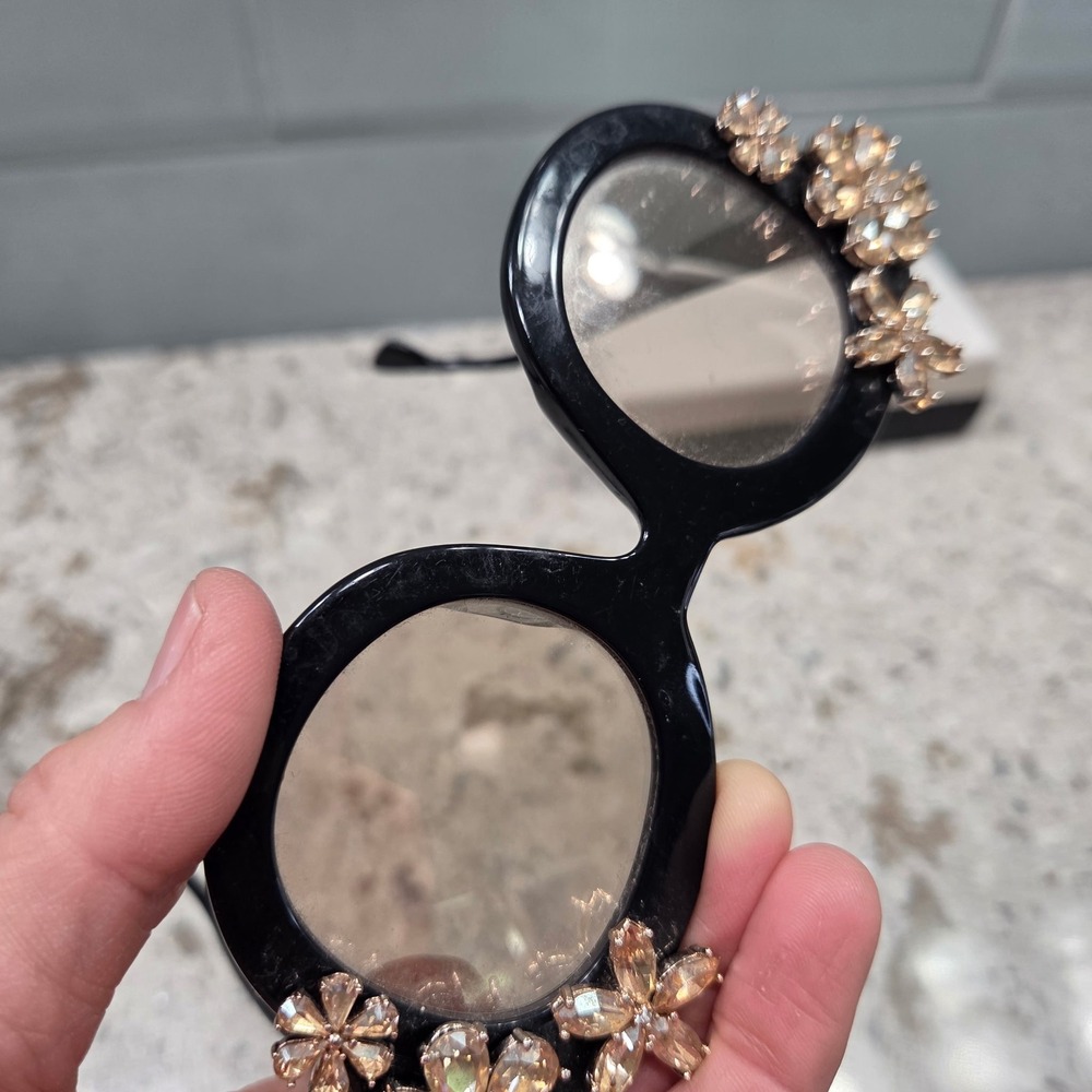 Alice + Olivia Madison Floral Sunglasses - Picture 7 of 9